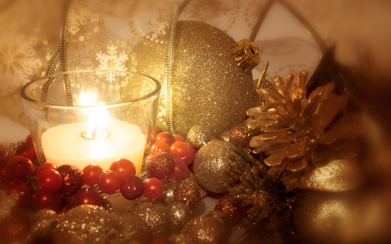 новый год, рождество, украшения, ёлочные шары, свеча, ёлочные игрушки, композиция