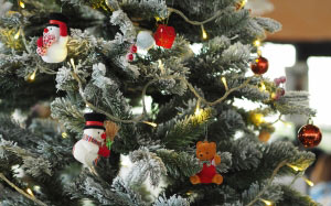 christmas tree, decorations, festival, celebration, snow, flashing lights, snow man, teddy bear, snow doll, new year