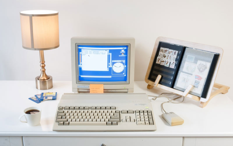 old computer, retro computer, desk, room, commodore amiga 500, commodore 1084s display, commodore amiga mouse