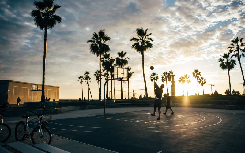 баскетбол, баскетбольная площадка, пляж, пальмы, люди, спорт, лето, солнце, восход, закат