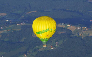 flight, balloon, sky, hot air, air sports, air travel, yellow, transport, vehicle, landscape, tourism, leisure, aircraft, aerostat