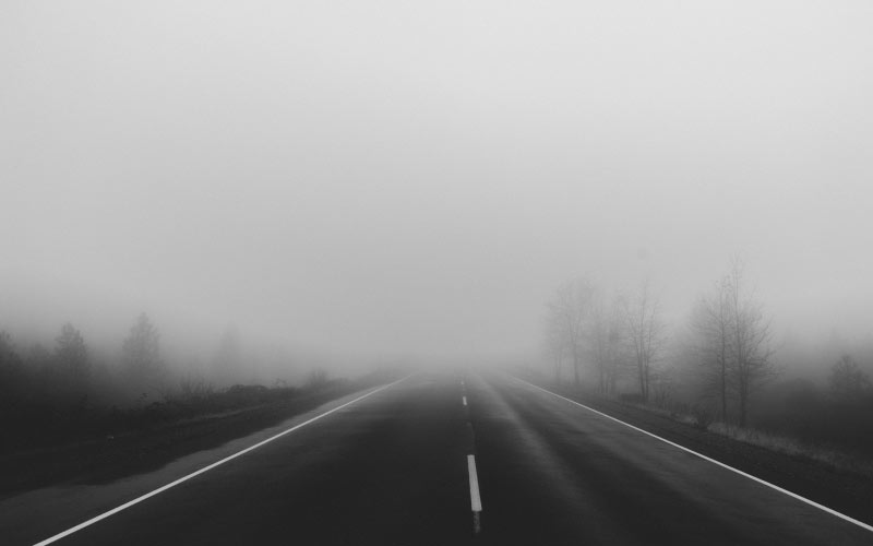 дорога, туман, мистика, мрачный пейзаж