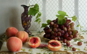 виноград, натюрморт, натюрморт с фруктами, персики, посуда, фотонатюрморт, фрукты