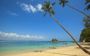 пляж, белый песок, лето, солнце, лодка, остров, голубое небо, пальмы, отпуск