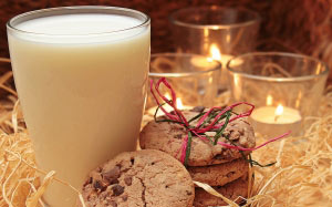 молоко, стакан молока, печенье, свечи, новый год, рождество, напиток, еда