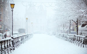 зима, снегопад, город, улица, фонари, день
