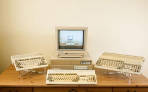 old computer, retro computer, desk, room, amiga 600, amiga 2000, amiga 1200, amiga 500