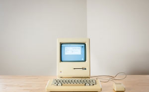 old computer, retro computer, desk, room, macintosh 512K, plus M0001AP, M0110B keyboard, M0100 mouse