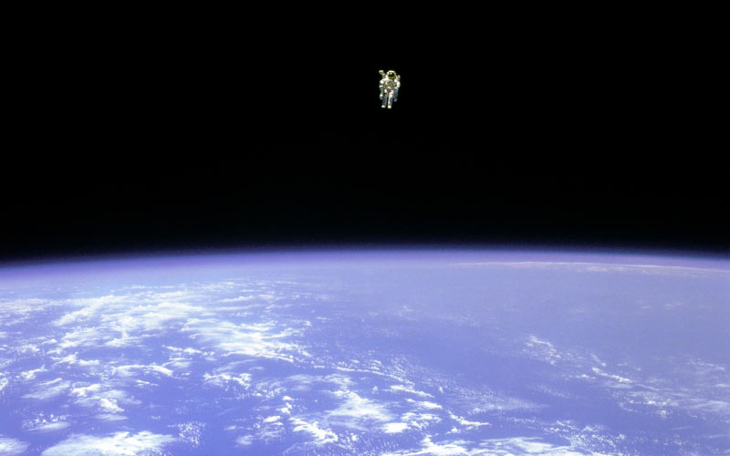 астронавт, космос, наса, земля, космический челнок, шатл, брюс маккэндлесс II