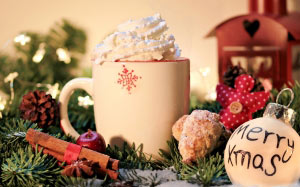 новый год, какао, пончик, палочка корицы, сосновые шишки, настроение, рождество, рождественская открытка, зима, декабрь, рождественский мотив, рождественская безделушка, крем
