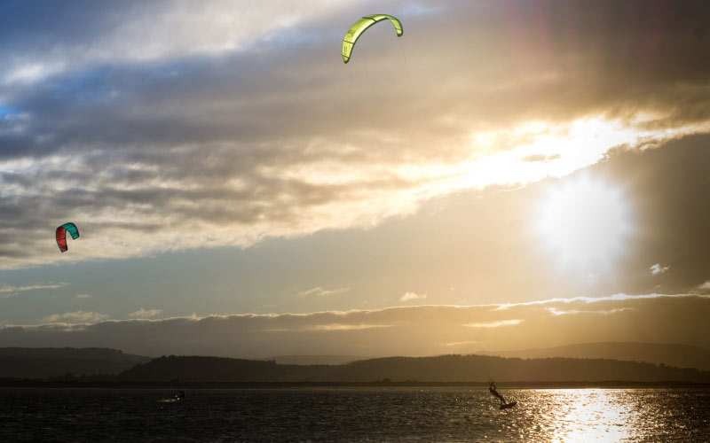 kite boarding, kite surfing, lake, water, sunset, sky, clouds, sports, extreme sports, parachute, leisure activity, nature, sea