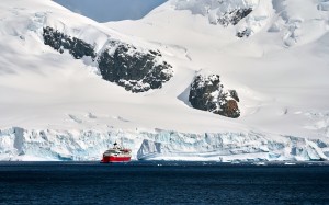 круизный лайнер, экспедиция, север, остров кувервиль, антарктида, снег, океан, гора, берег