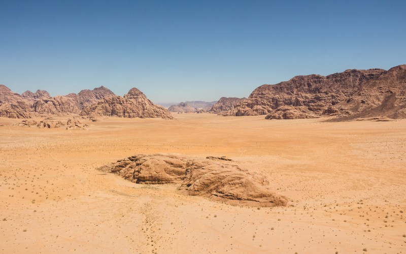 landscape, sand, desert, valley, dry, soil, plain, badlands, plateau, landform, summer, rocks, mountains