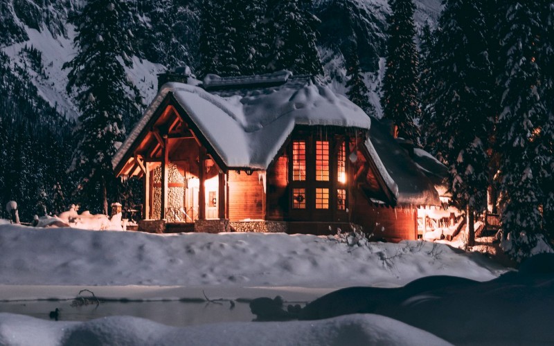 forest, house, winter, snow, nature, trees, branches, building, architecture, cottage, landscape, rural, log, cabin, hut, midnight, woods, evening, home, night, christmas, xmas, new year, fir, pine, christmas eve, mountains