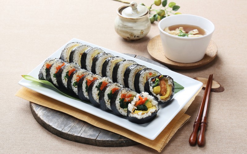 gimbap, korean, seaweed rolls, food, sushi, rolls