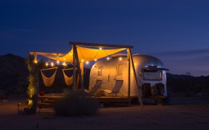 airstream safari, trailer, joshua tree, dusk, cars, vehicles, outdoors, evening, night, mobile home